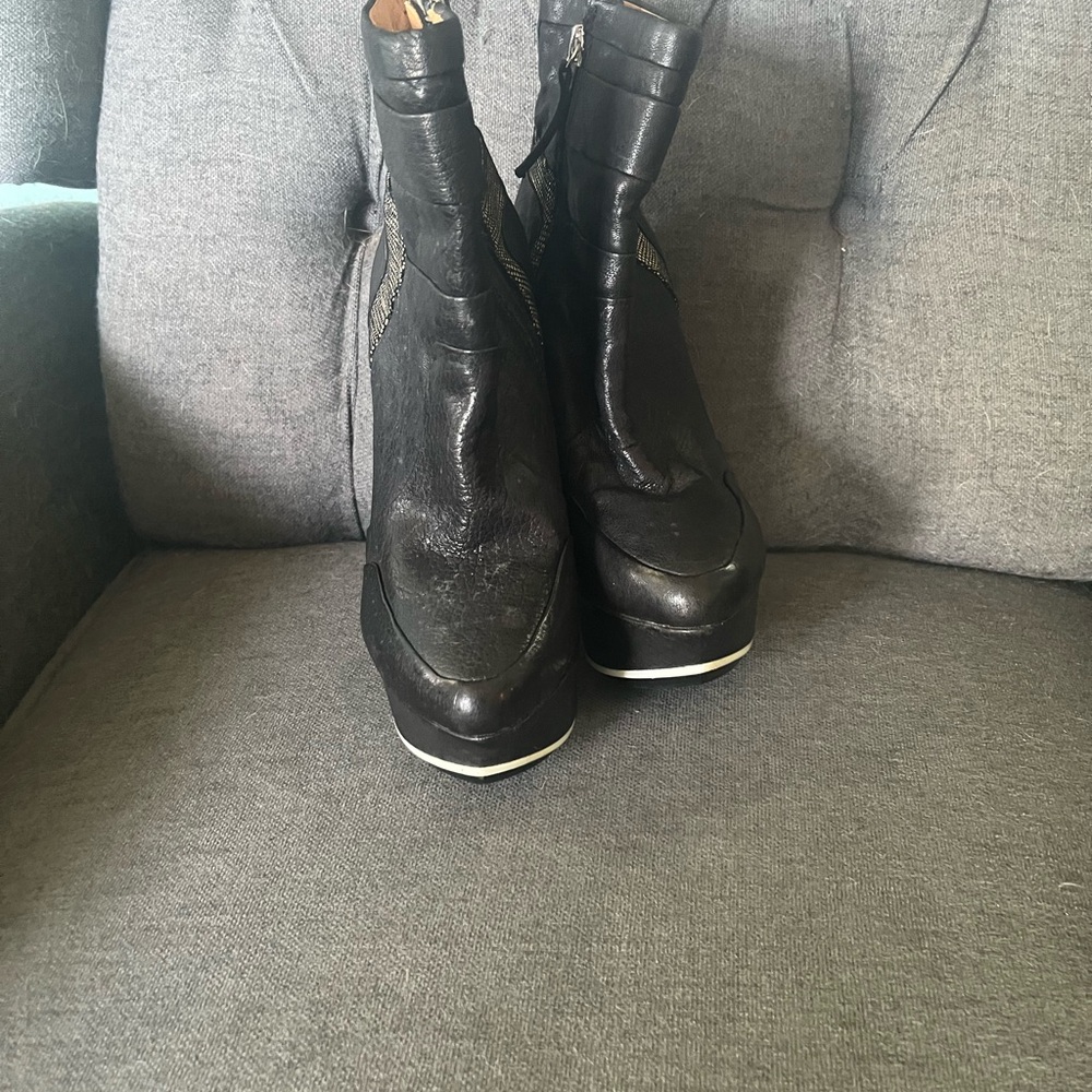 Gwen Stefani boots